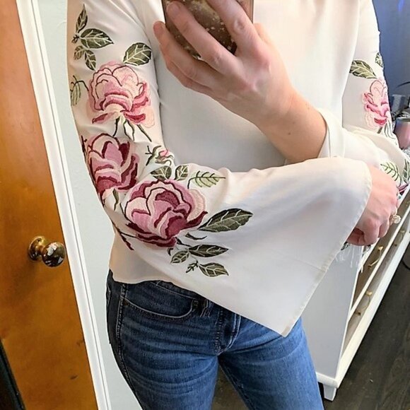 Cupcakes & Cashmere Button Back Aldona Embroidered Floral Flare Top - Picture 6 of 13